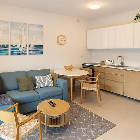 Modern, Garden Pula-vidikovac 풀라