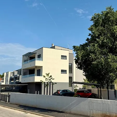 Modern, Garden Pula-vidikovac *
