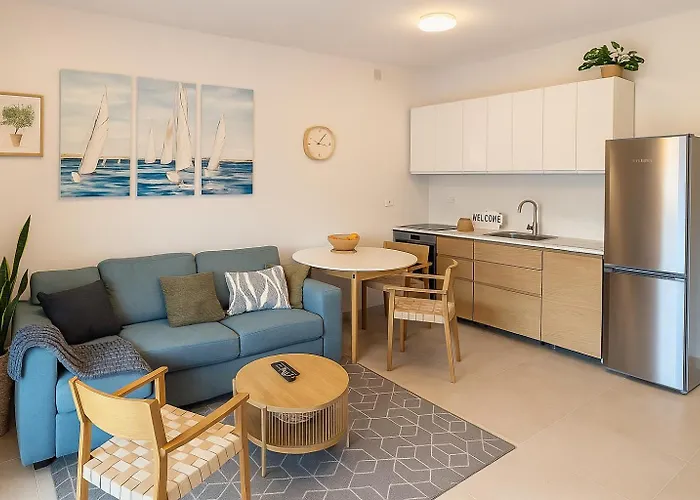 Modern, Garden Pula-vidikovac 풀라