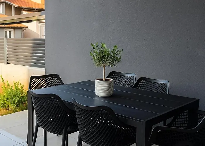 Modern, Garden Pula-vidikovac 아파트 *